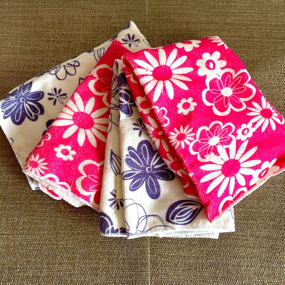 Set of 4 new kitchen towels